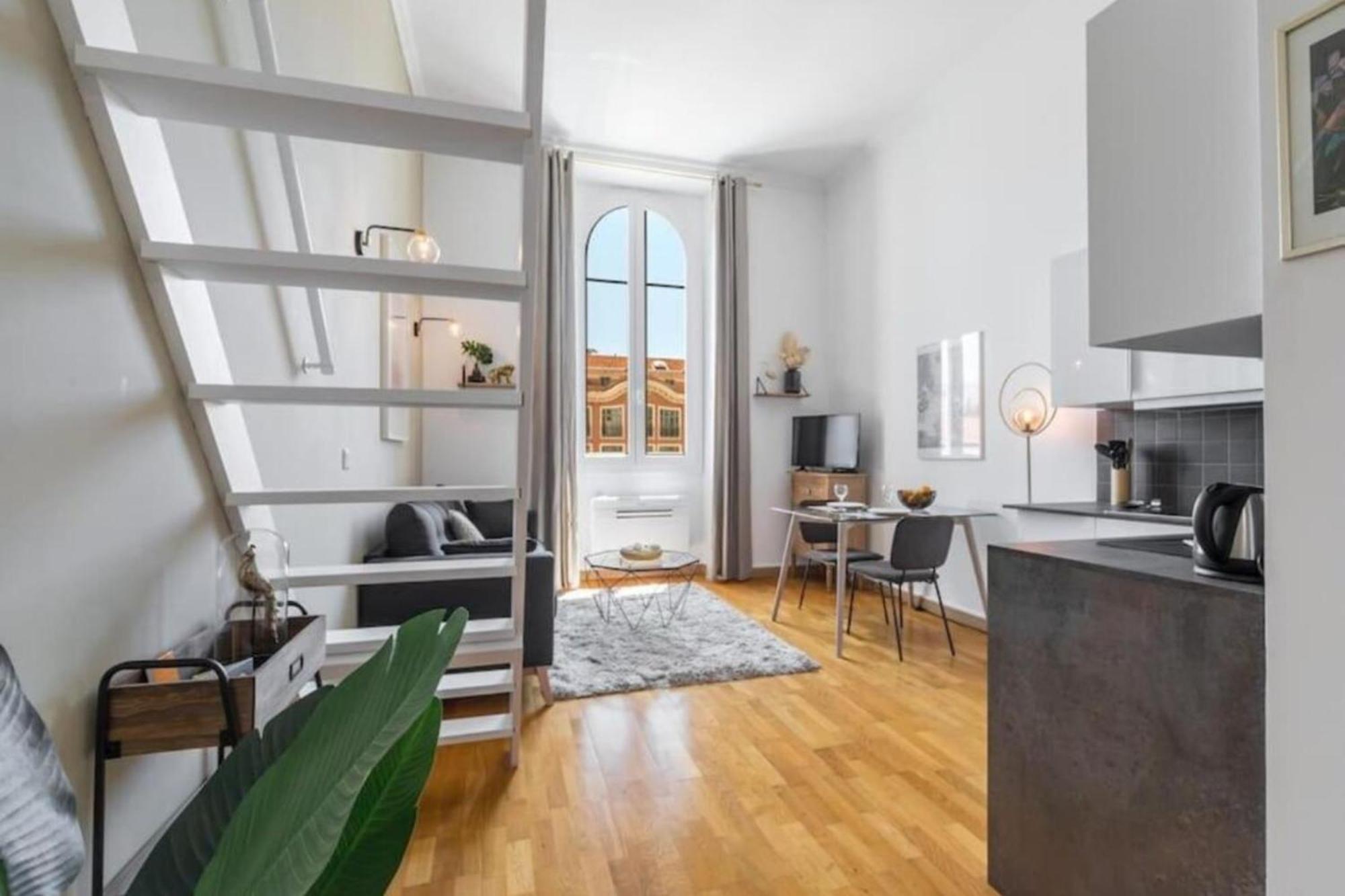 Deloye - Spacious Quiet Wac Near Old Town Apartment *